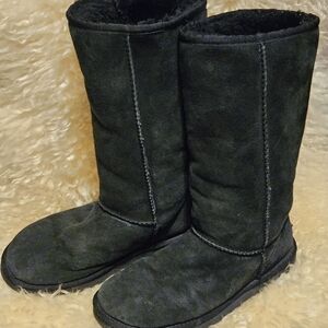 Ugg brand women's suede boots booties with shearling lining size 8 black
